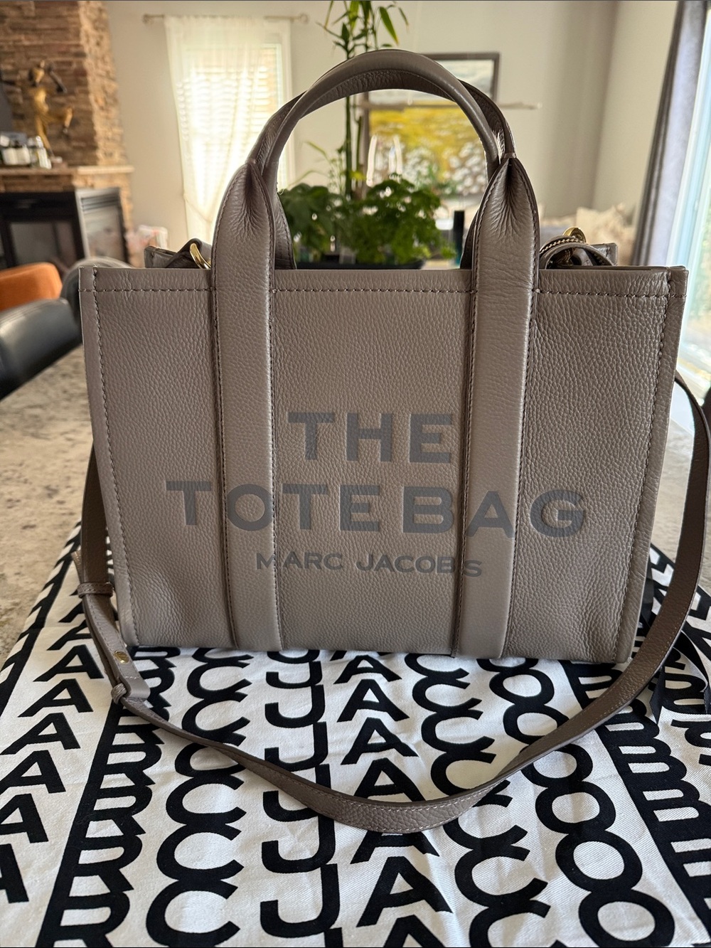 Marc Jacobs  « Ciment » Leather The Tote Bag Médium